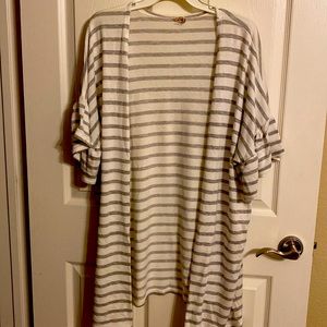 Light short sleeve cardigan